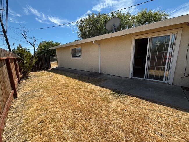 Building Photo - 6801 Woodbine Ave