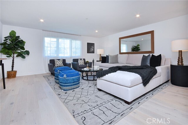 Building Photo - 4641 Cahuenga Blvd