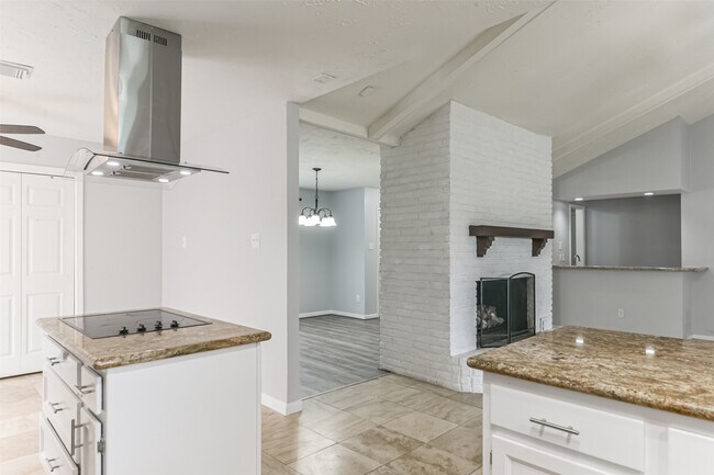 Building Photo - 21335 Park Mt Dr