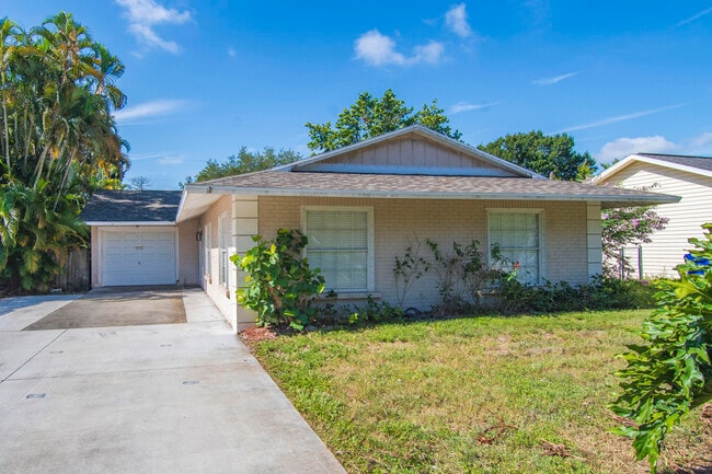 Building Photo - 3215 1st Pl