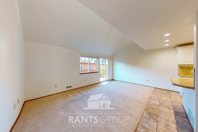 Building Photo - Lovely pet-free end unit in an established...