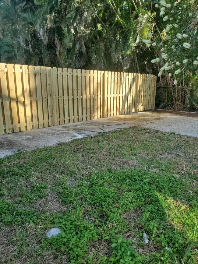 Building Photo - 4742 Hairland Dr