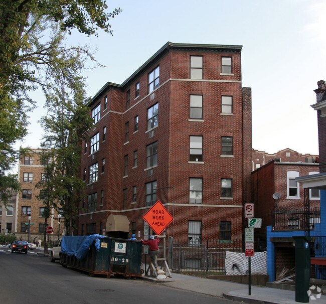 Exterior - Hiatt Place
