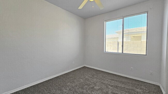 Building Photo - VERY popular neighborhood in Goodyear!