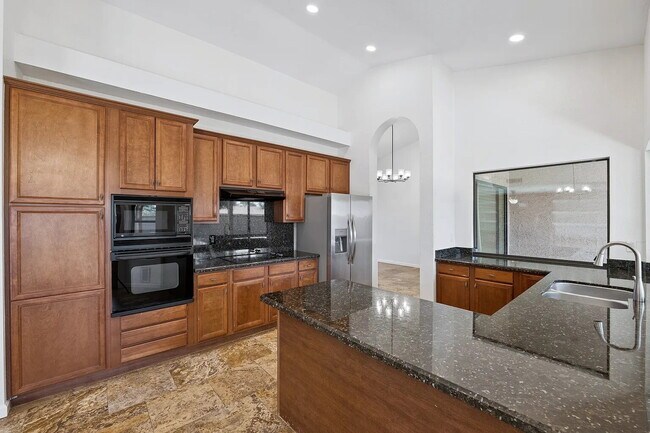 Building Photo - SPARKLING PRIVATE POOL, BEAUTIFUL HOME, UNBEATABLE LOCATION!