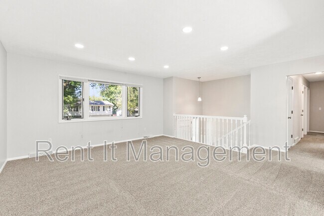 Building Photo - 12865 Valley St