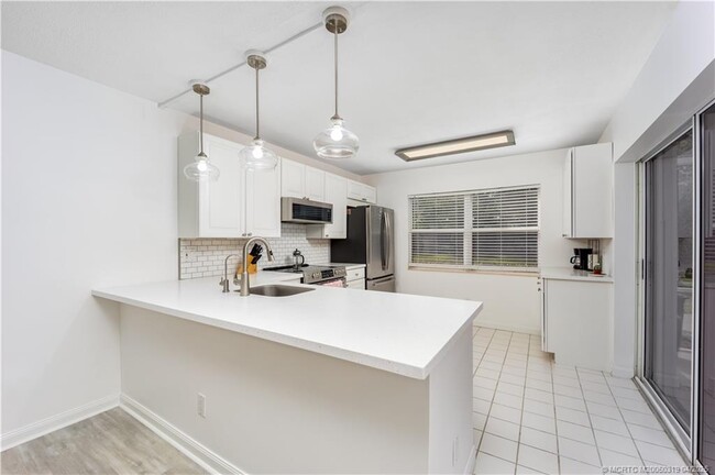 Building Photo - 2512 SW Danbury Ln
