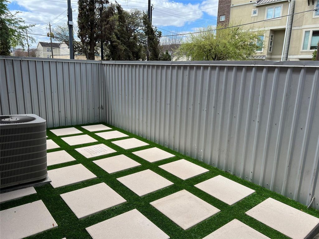 Building Photo - 2809 Crawford St