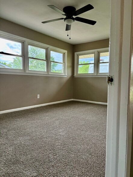 Building Photo - 3330 Karian Dr