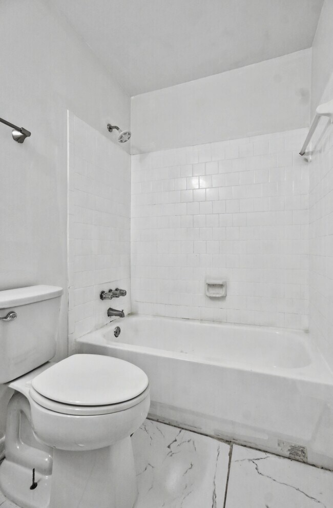 Building Photo - 740 Fleming Rd