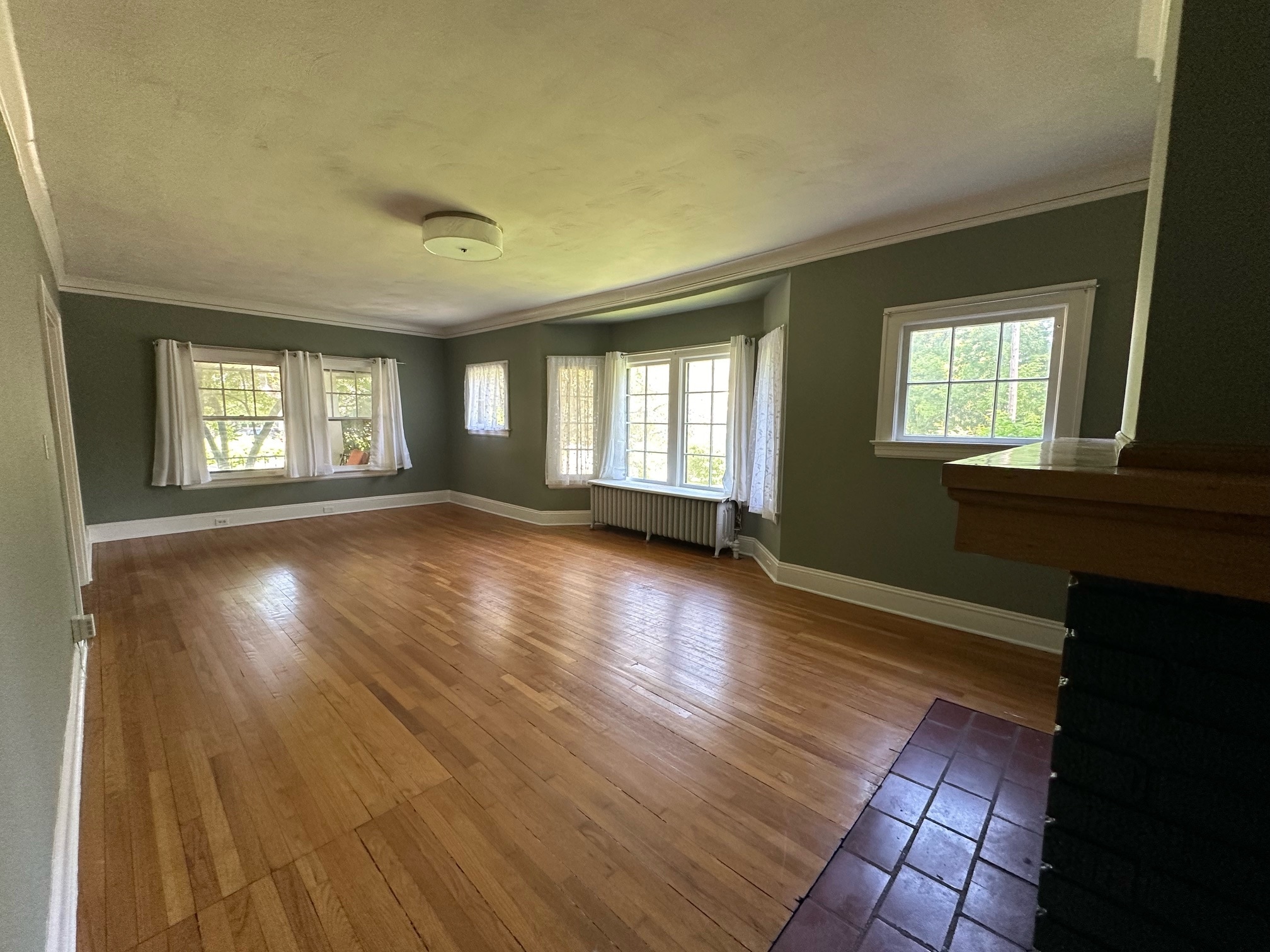 Building Photo - 2433 Woodmere Dr