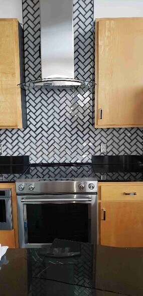 Building Photo - 700 Harbor Bend Rd