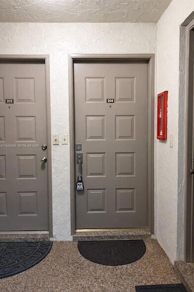 Building Photo - 102 Gardens Dr