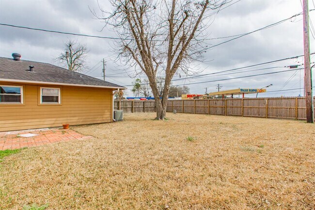 Building Photo - 3410 Truxton Dr