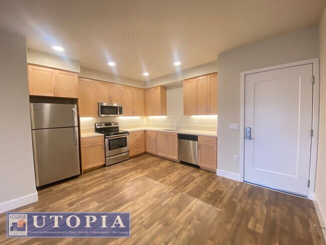 Building Photo - Beautiful 2 Bedroom, 1 Bathroom with a des...