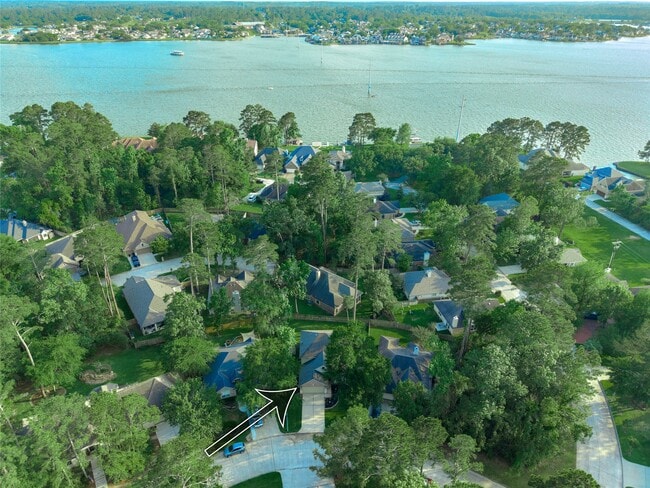 Building Photo - 12515 Lakeshore Dr