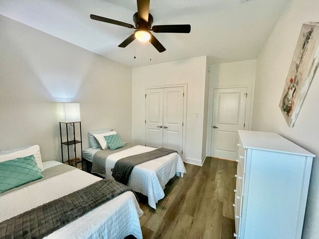 Building Photo - 415 Bedford Dr