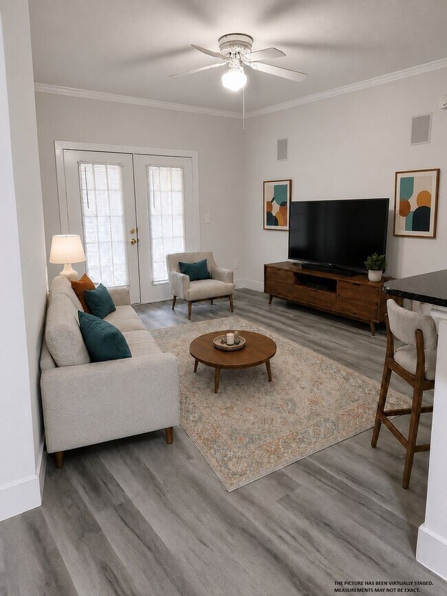 Building Photo - The Capri at Hunters Creek