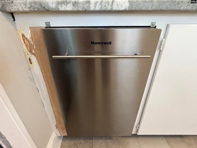 Building Photo - 704 S Bonham Rd