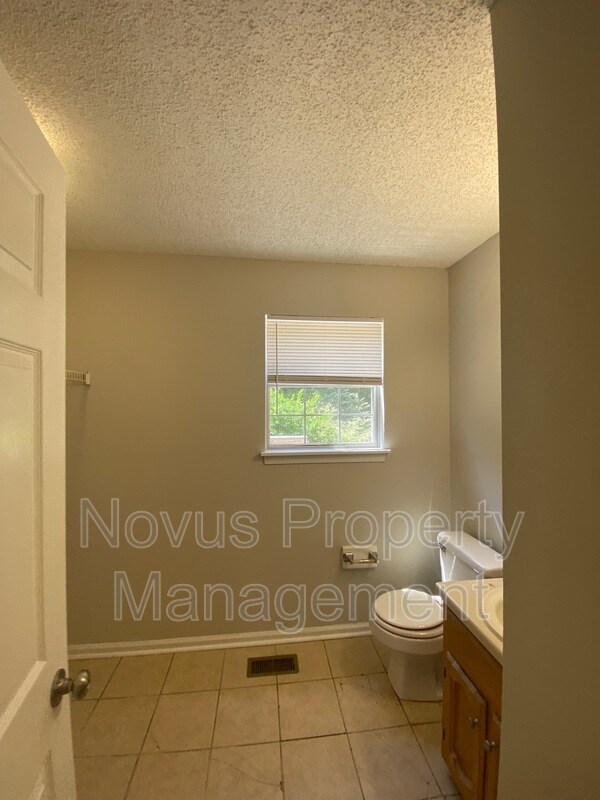 Building Photo - 88 River Ridge Dr