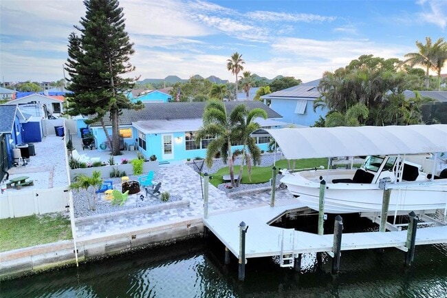 Building Photo - 1015 Spindle Palm Way