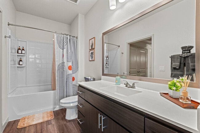 Building Photo - 711 W Broadway Rd