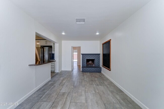 Building Photo - 4019 E Turney Ave