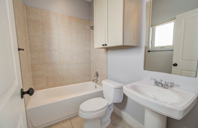 Building Photo - 517 Fowler St