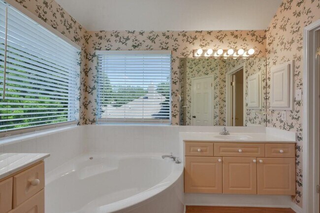 Building Photo - 13552 Anarosa Loop