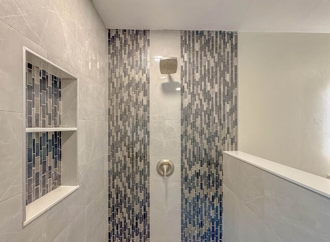 Building Photo - 1044 Seminole Dr