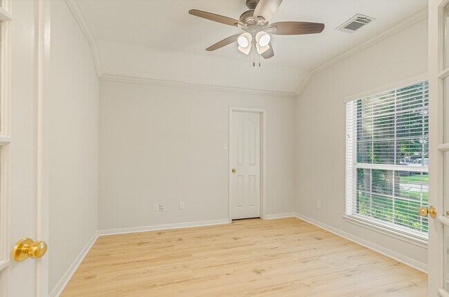 Building Photo - 71 N Queenscliff Cir