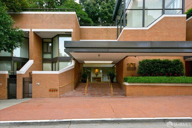 Building Photo - 101 Lombard St