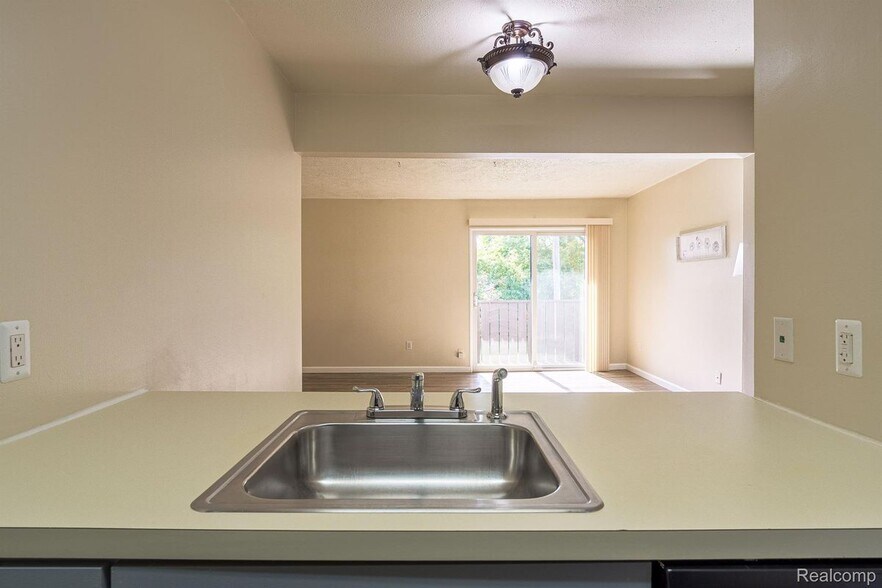 Building Photo - 8737 Greenwillow St