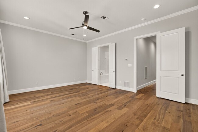 Building Photo - 8711 Oak Kolbe Ln
