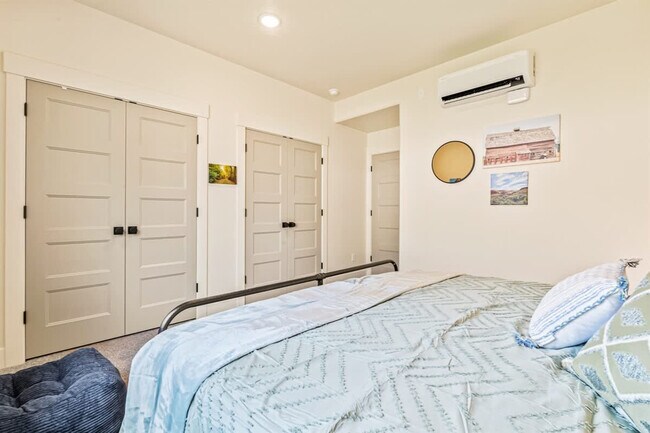 Building Photo - 303 CM Rdg Ln