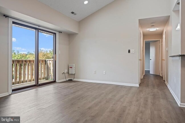 Building Photo - 607 Ravens Crest Dr