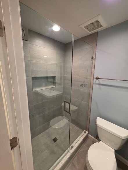 full bath basement - 6748 Jenny Leigh Ct