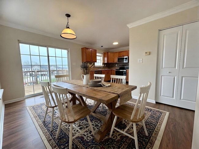 Building Photo - 3 Bedroom 2.5 Bathroom in York!