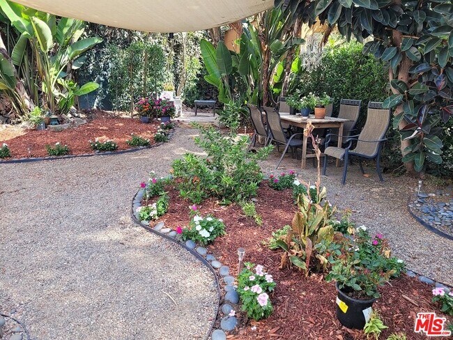 Building Photo - 8605 Rugby Dr