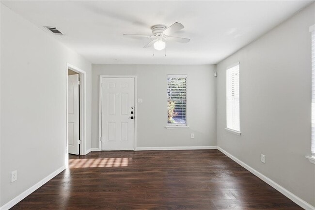 Building Photo - 2308 E 10th St