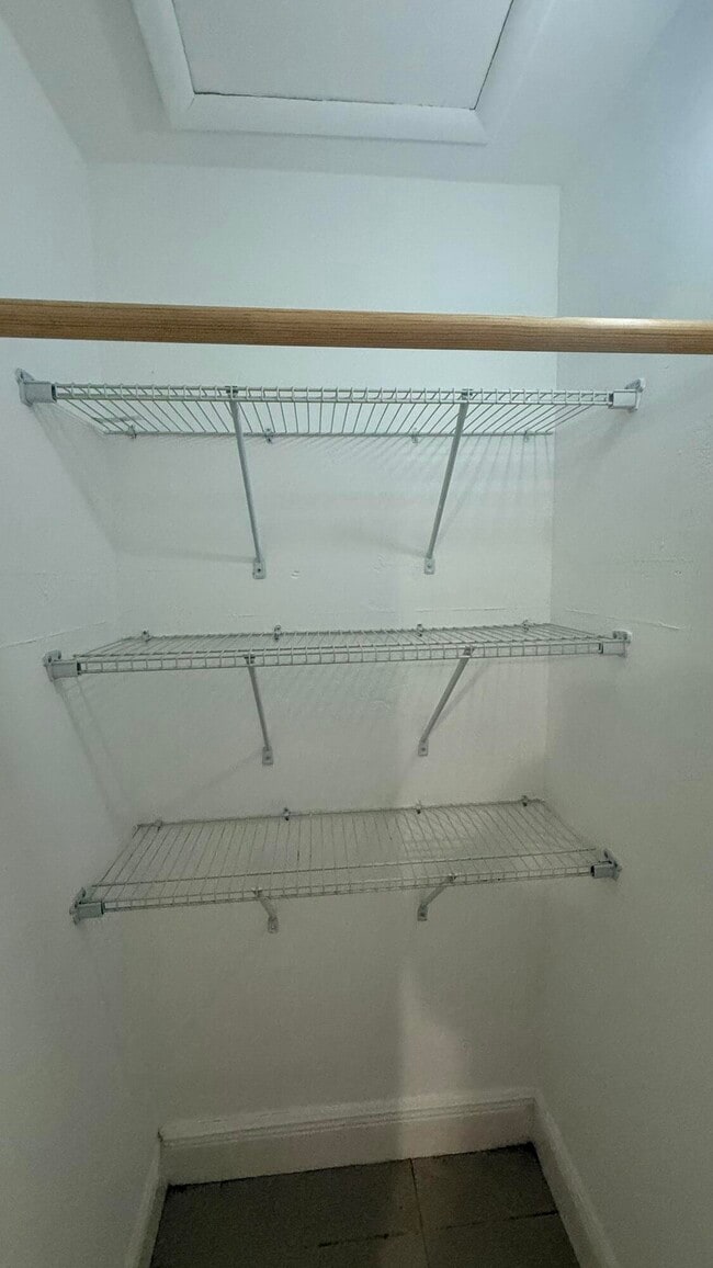 Building Photo - 103 SW 3rd Ave