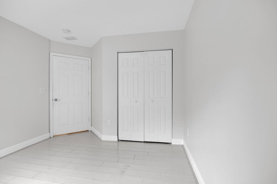 Building Photo - 6599 Old Farm Trl