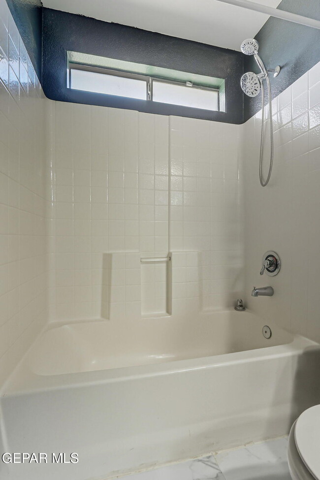 Building Photo - 6933 Jericho Tree Dr