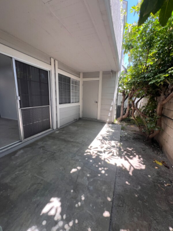 Building Photo - 2380 W Orangethorpe Ave