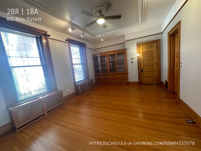 Building Photo - Stunning Two Bedroom Apartment With Victor...