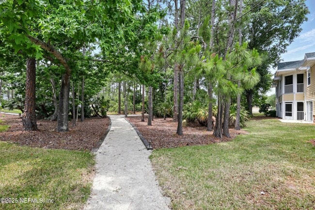 Building Photo - 330 N Shore Cir