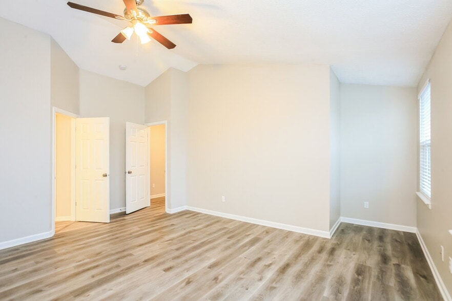 Building Photo - 147 Fountain Dr
