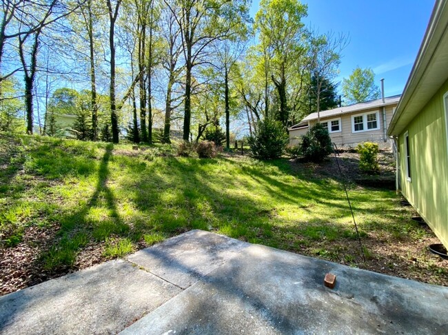 Building Photo - Fully Furnished Home with Fenced Yard