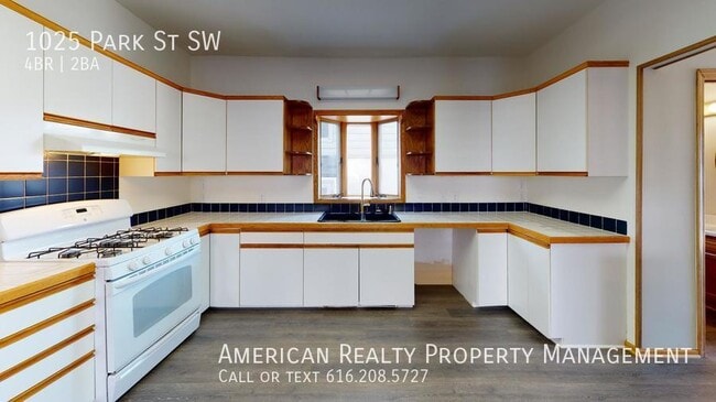 Building Photo - 1025 Park St SW