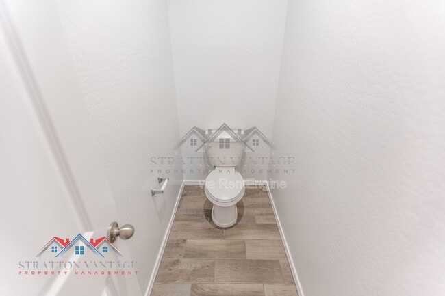 Building Photo - 1330 W Hess Ave